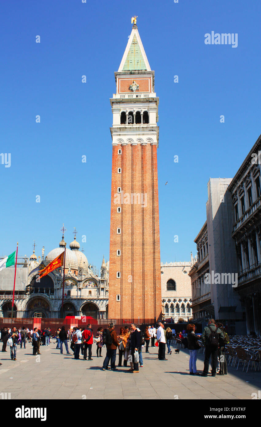 El Campanile de San Marcos, un campanario en Venecia, Italia Foto de stock