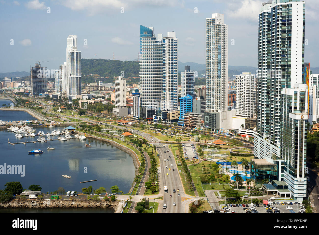 Skyline, Ciudad de Panamá, Panamá, América Central. Cinta Costera  circunvalación costera del Océano Pacífico, la Bahía de Panamá parque  lineal seawall s Fotografía de stock - Alamy