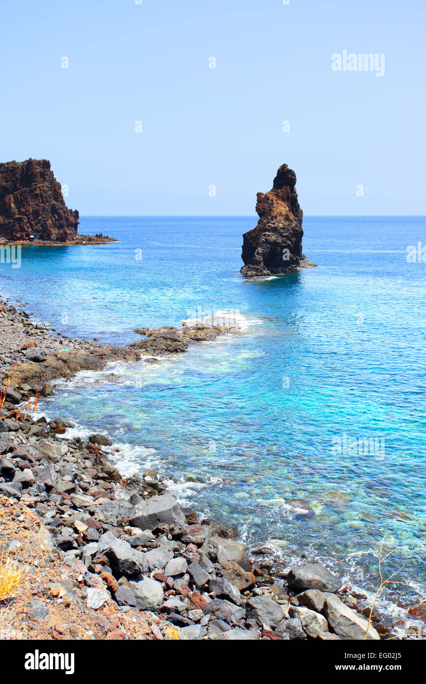 Costa rocosa en El Hierro, Islas Canarias Foto de stock