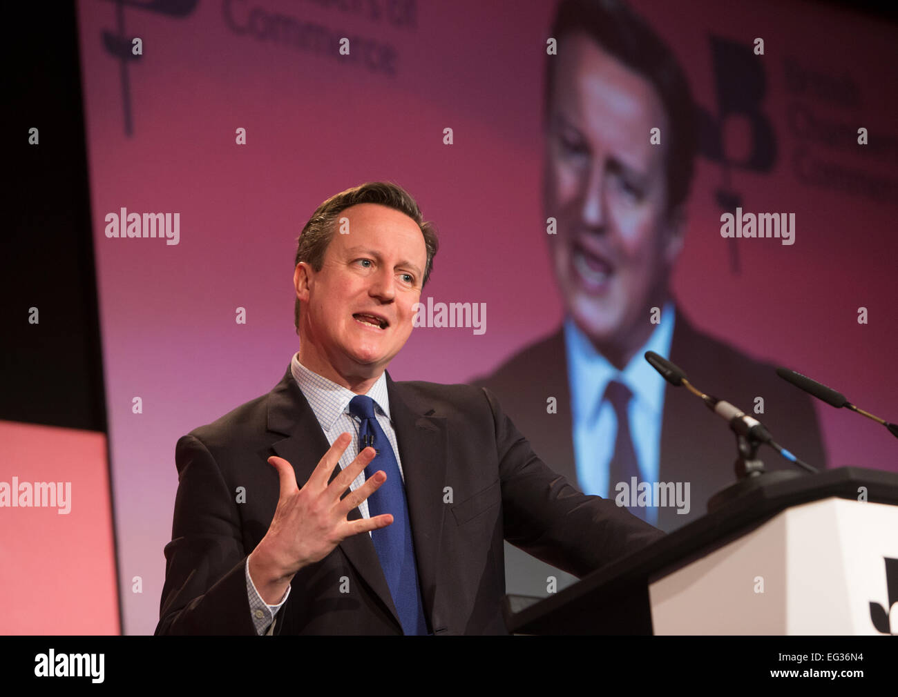 David Cameron aborda la conferencia de Cámaras de Comercio Británicas en Londres Foto de stock