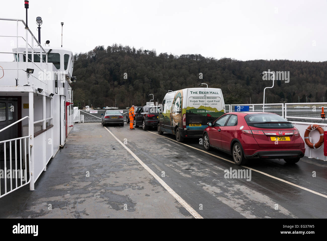 A bordo del ferry de Cable Diesel Mallard operan desde el Ferry Nab Bowness On Widermere lejos Sawrey Cumbria Inglaterra Foto de stock
