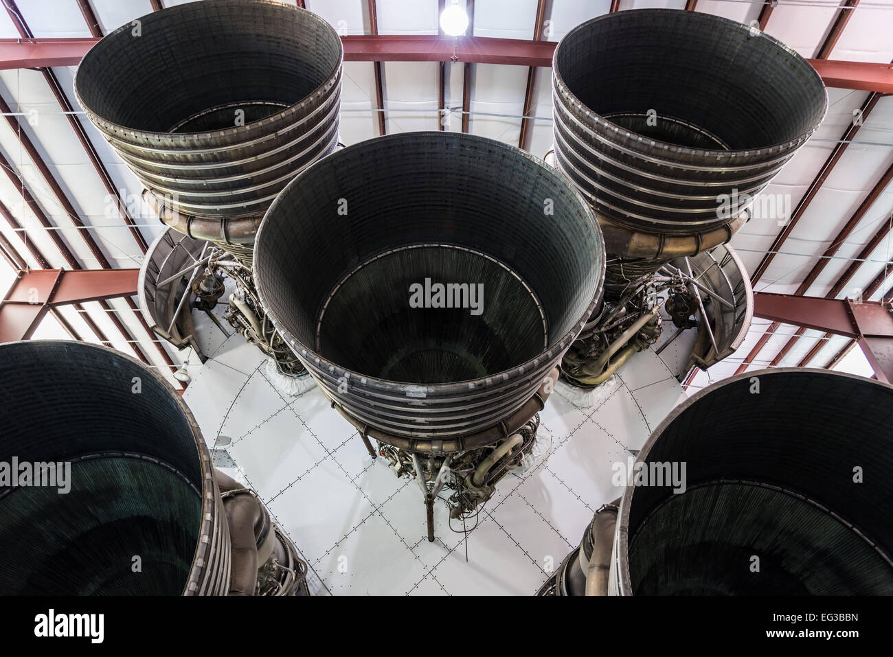 Cinco motores gigantes del cohete Saturno V en el Centro Espacial Johnson de la NASA, Houston, Texas, EE.UU. Foto de stock