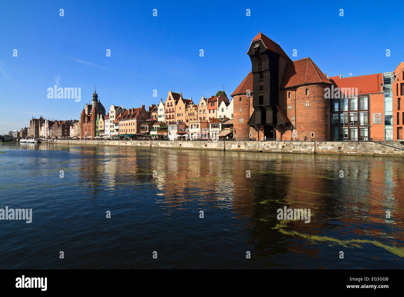 Antiguo Puerto De Gdansk Con El Distintivo De La Gr A De Madera Sobre El R O Motlawa Fotograf A