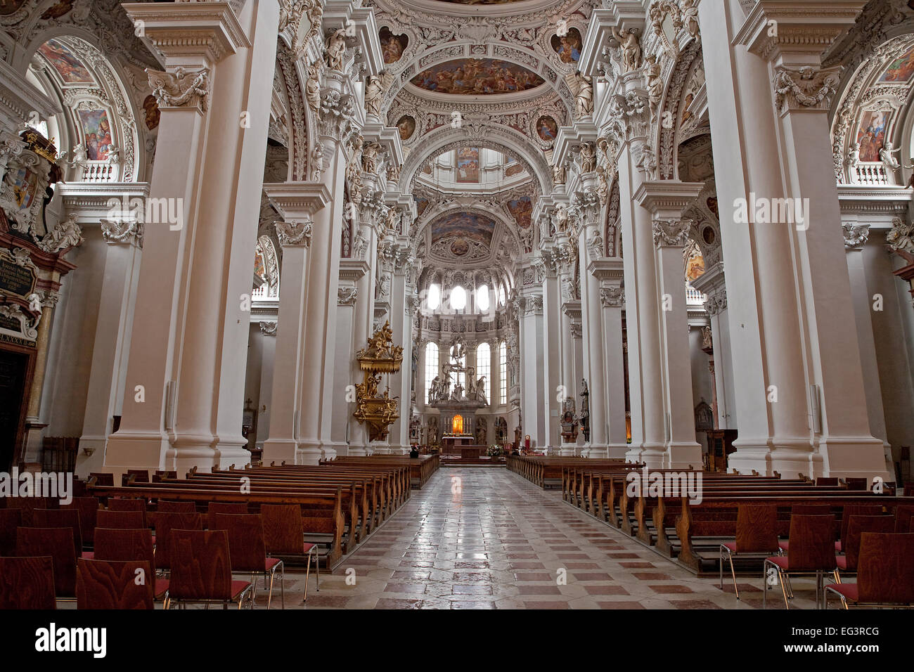 La Catedral de San Esteban en Passau grand Interior cuenta con el