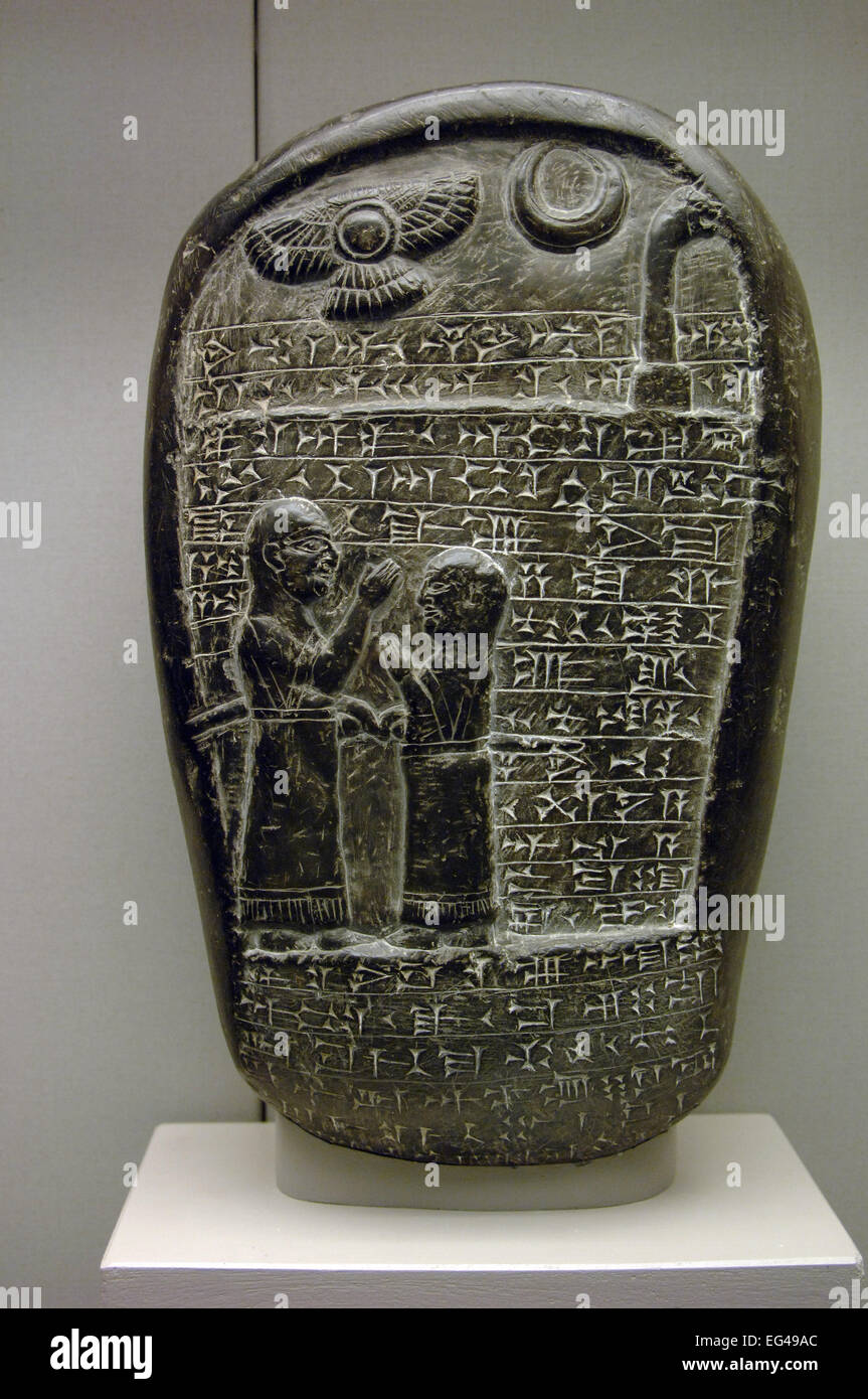 Mesopotamia. Estela de piedra conmemorativa. Babilónica, alrededor de 900-800 AC. Iraq. Museo Británico. Londres. Inglaterra. Reino Unido. Foto de stock