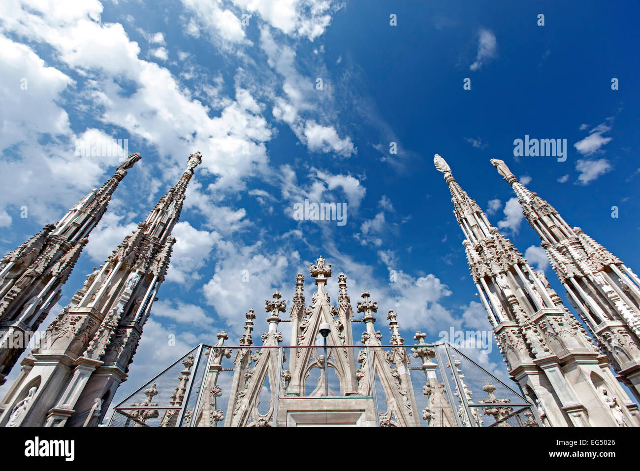Torres de la catedral de Milán (Duomo di Milano), Milán, Italia Foto de stock