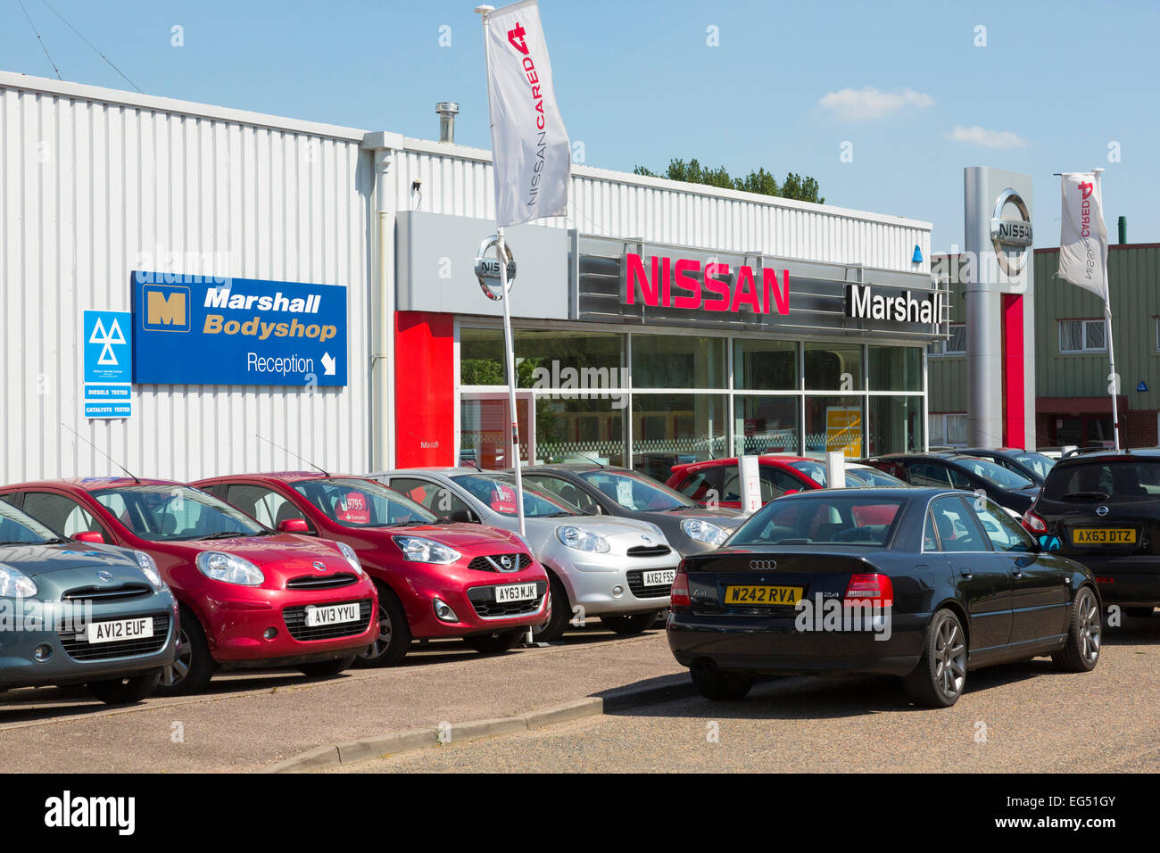 Nissan / concesionario de coches Marshall patio garaje Foto de stock