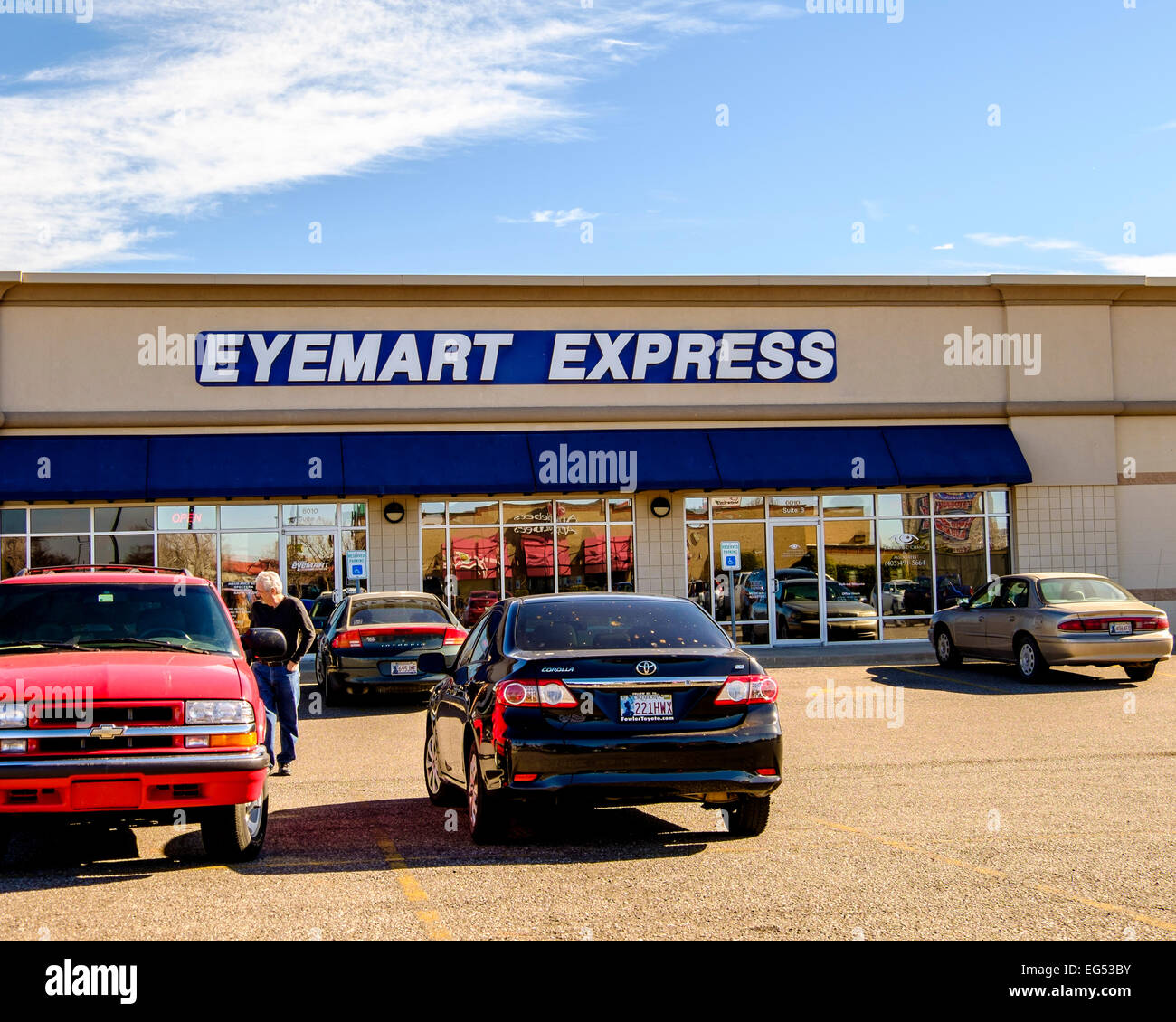 El exterior Eyemart Express, una tienda de la cadena de venta de anteojos  recetados en Oklahoma City, Oklahoma, Estados Unidos Fotografía de stock -  Alamy
