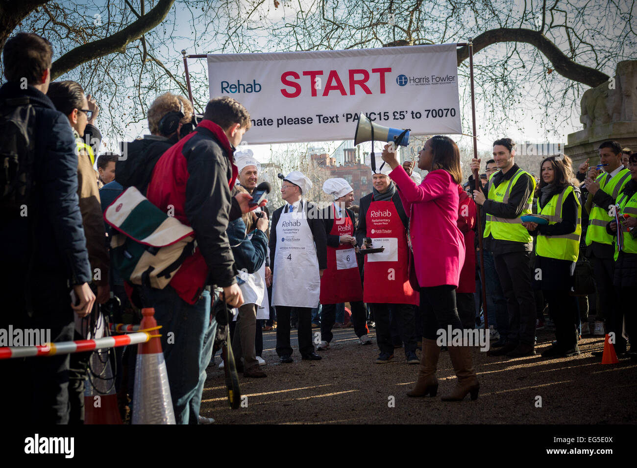 Londres, Reino Unido. 17 Feb, 2015. Pancake carrera parlamentaria de 2015 Crédito: Guy Corbishley/Alamy Live News Foto de stock