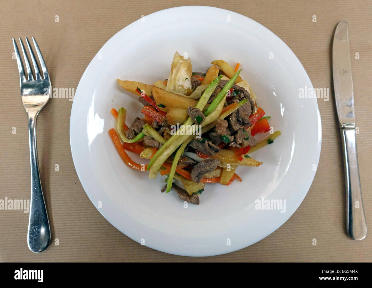 Plato de carne de cerdo y verduras en un restaurante en Las Palmas de Gran  Canaria, Islas Canarias Fotografía de stock - Alamy