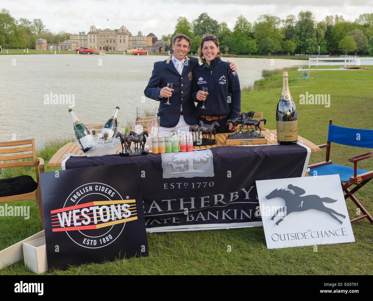 El 11 de mayo de 2014. Ganador Sam Griffiths y su equipo celebran los Outside Chance tras su victoria - Mitsubishi Motors Badminton Horse Trials 2014. Foto de stock