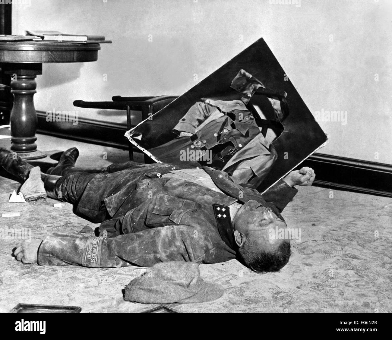 General Volksstrum muerta yace en el suelo del ayuntamiento con