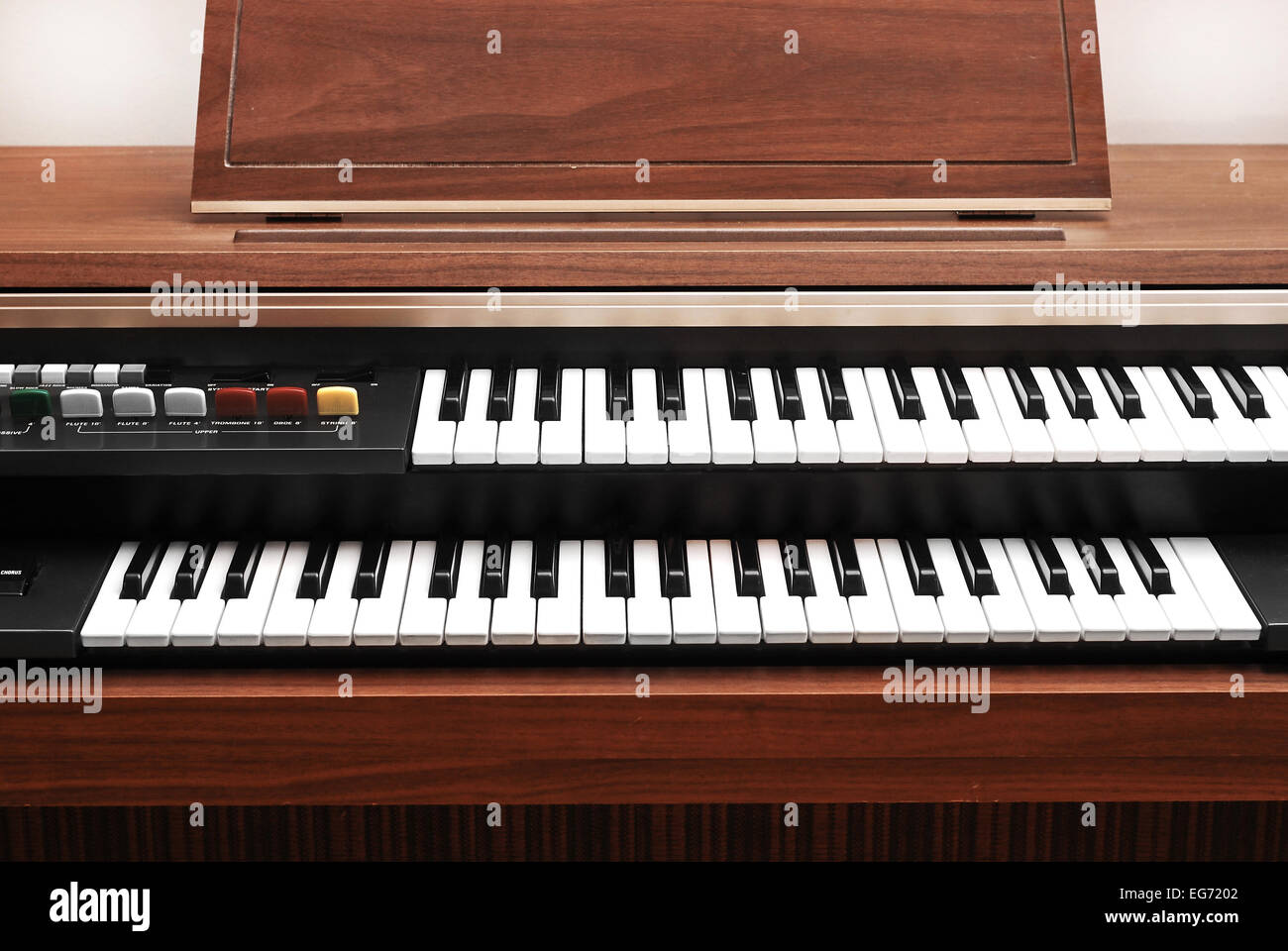 Eléctrico de doble teclado piano de madera Fotografía de stock - Alamy