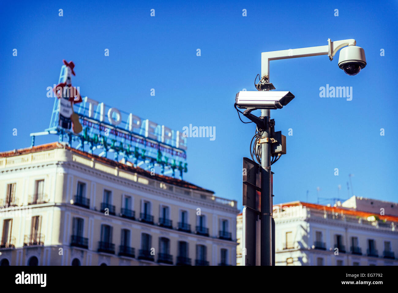 España, Madrid, Puerta del Sol, cámaras CCTV Fotografía de stock - Alamy