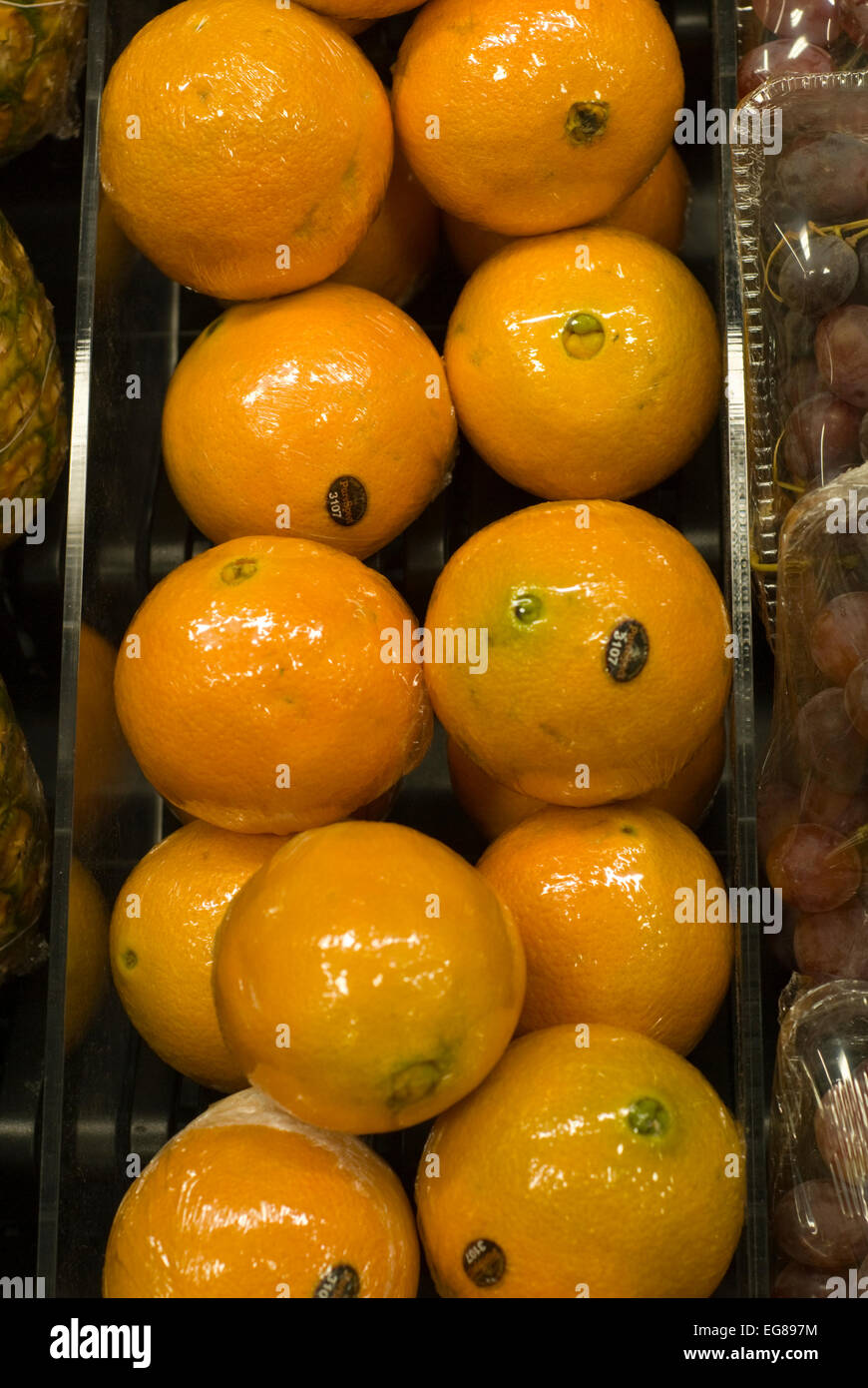 Paquete de naranjas en Japón Foto de stock