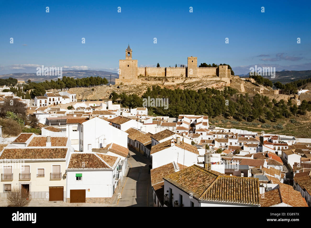 Mantener el castillo y la ciudadela de la monumental ciudad de Antequera Málaga Andalucía España torre del homenaje del Castillo y la alcazaba de la ciu Foto de stock