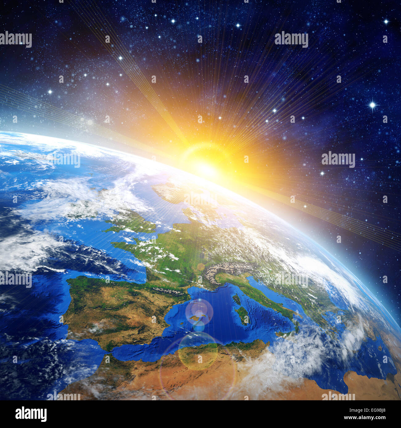 Amanecer sobre la tierra. Vista imaginaria del planeta tierra en el espacio ultraterrestre con sol. Los elementos de esta imagen proporcionada por la NASA Foto de stock