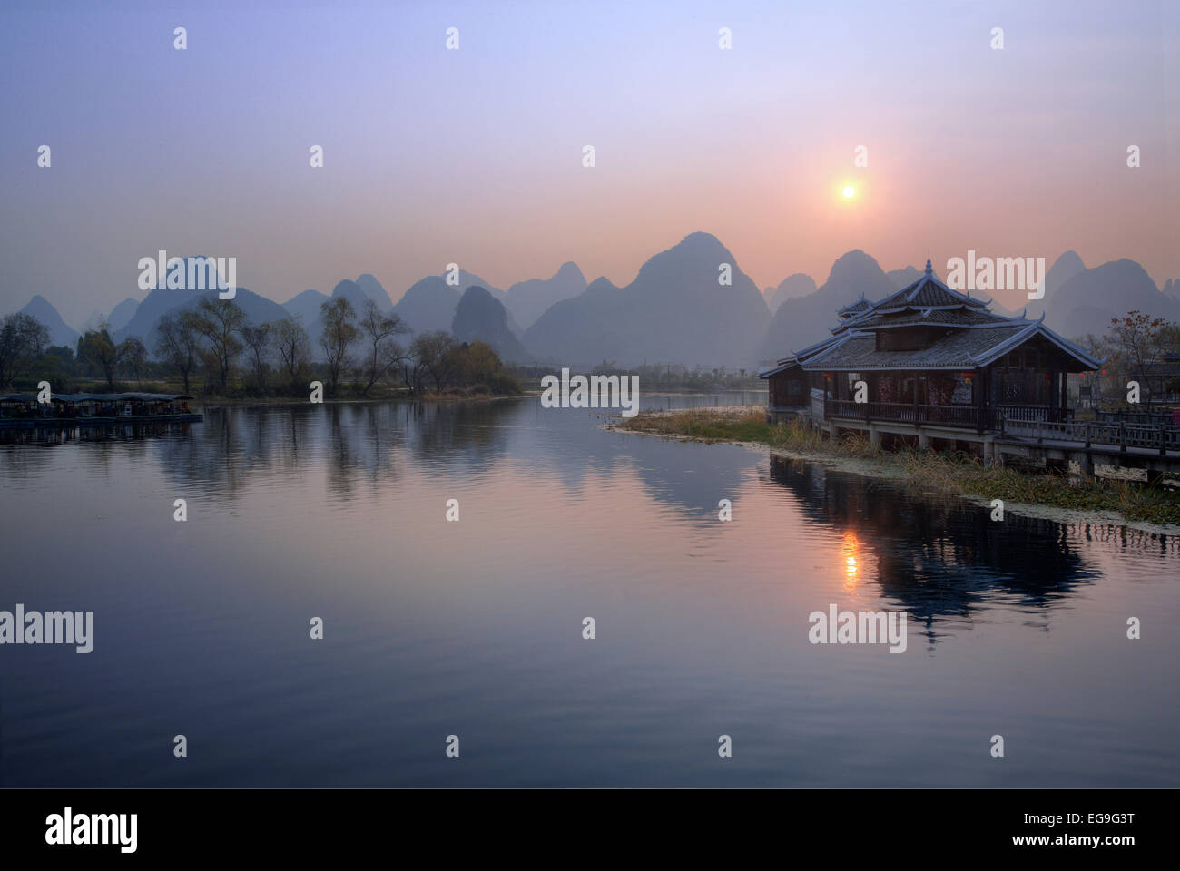 China, Guangxi, Guilin, Yangshuo County, Shangri-La Park (Shi Tao Yuan Wai) Foto de stock