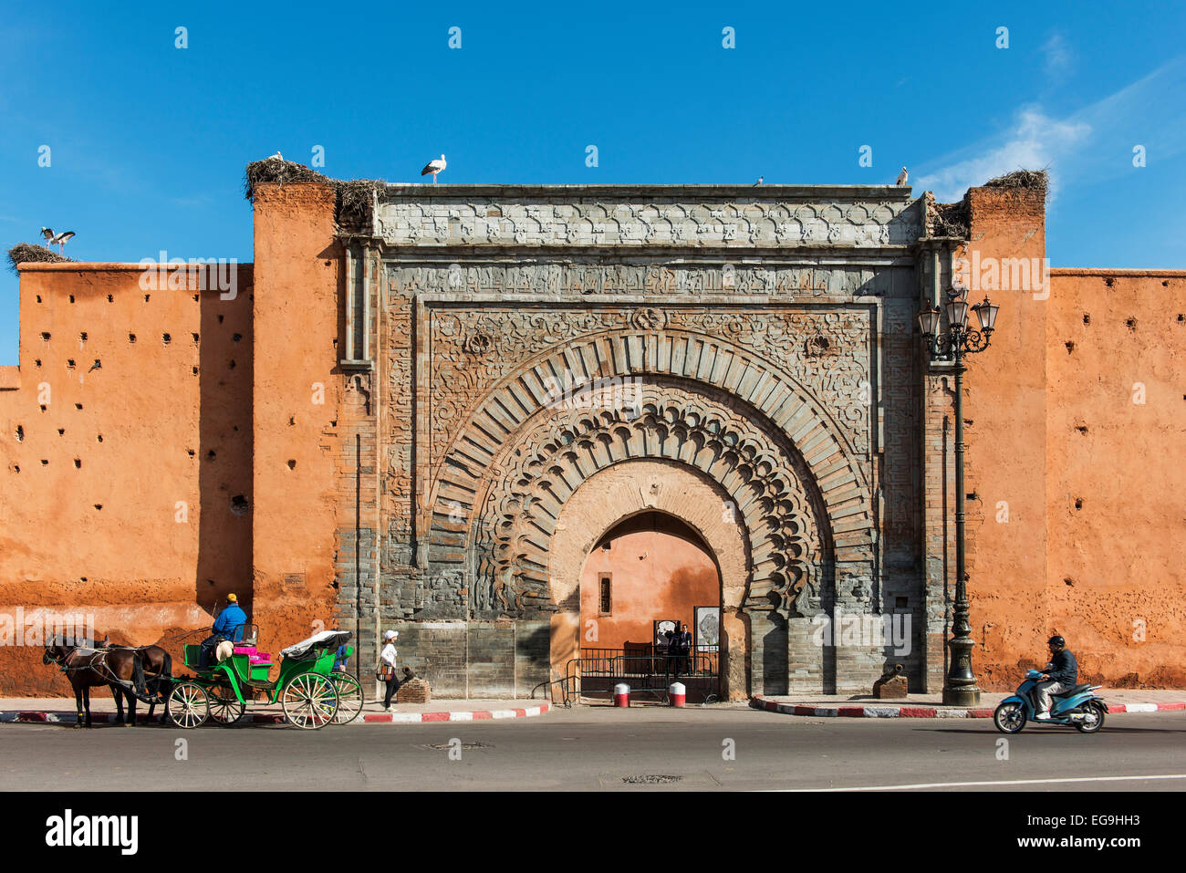 Puerta Bab Agnaou, Marrakech, Marruecos Fotografía de stock - Alamy