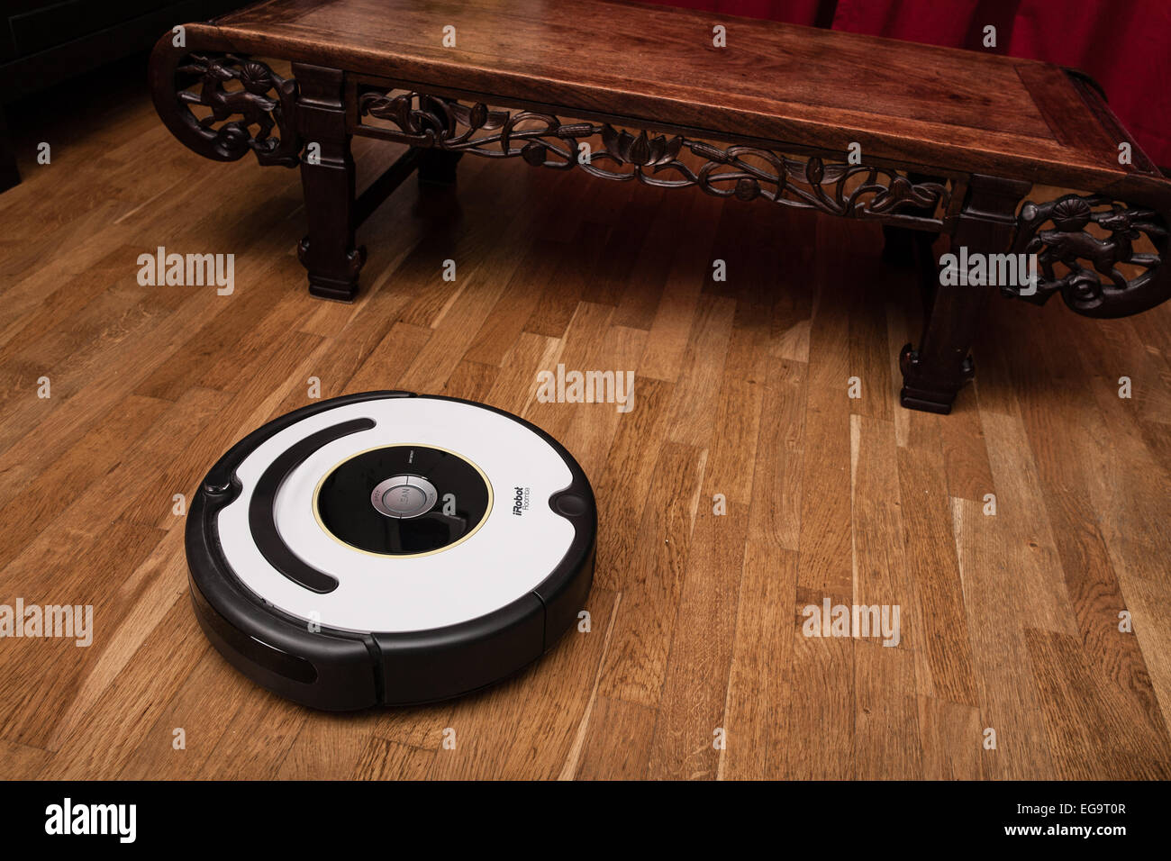 Roomba fotografías e imágenes de alta resolución - Alamy