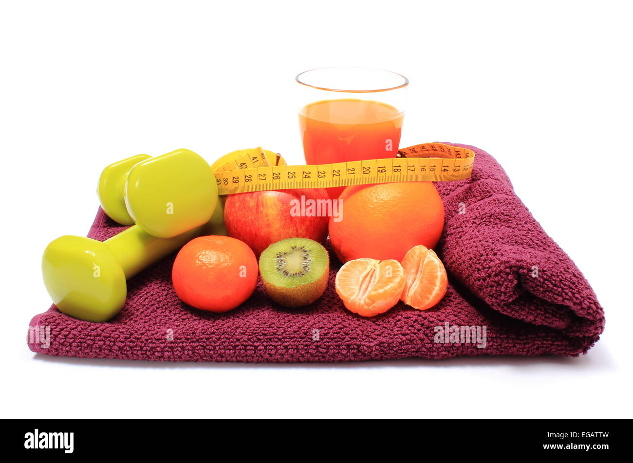 Fruta en un vaso, pesas y una cinta para medir el cuerpo., Cinta Para Medir  El Cuerpo