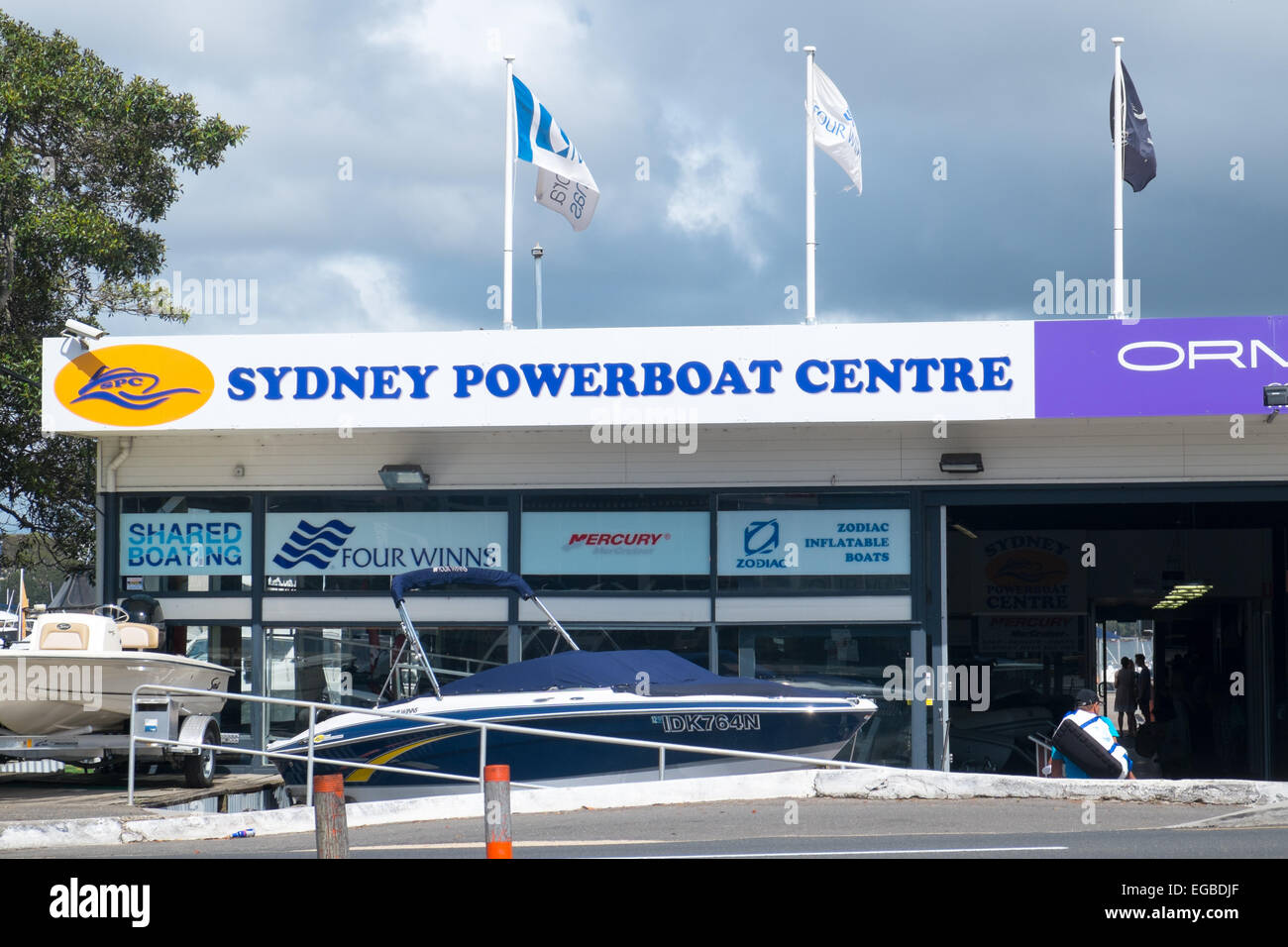 Lanchas motoras nuevos y usados para la venta en el centro de Sydney  lancha,spit bridge mosman, Sidney, Australia Fotografía de stock - Alamy