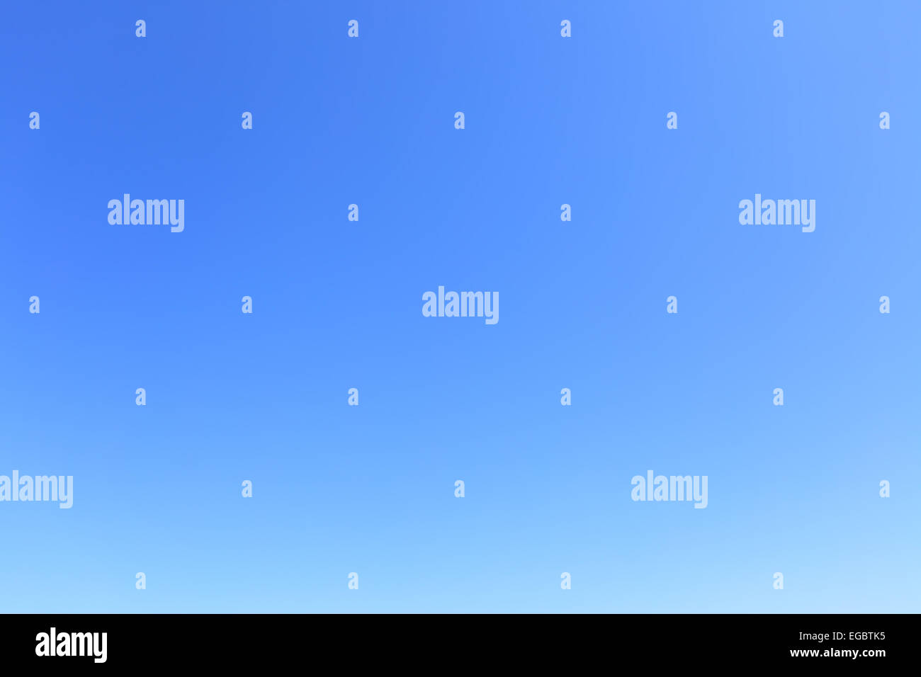 Claro despejado cielo azul, puede ser utilizado como fondo Foto de stock