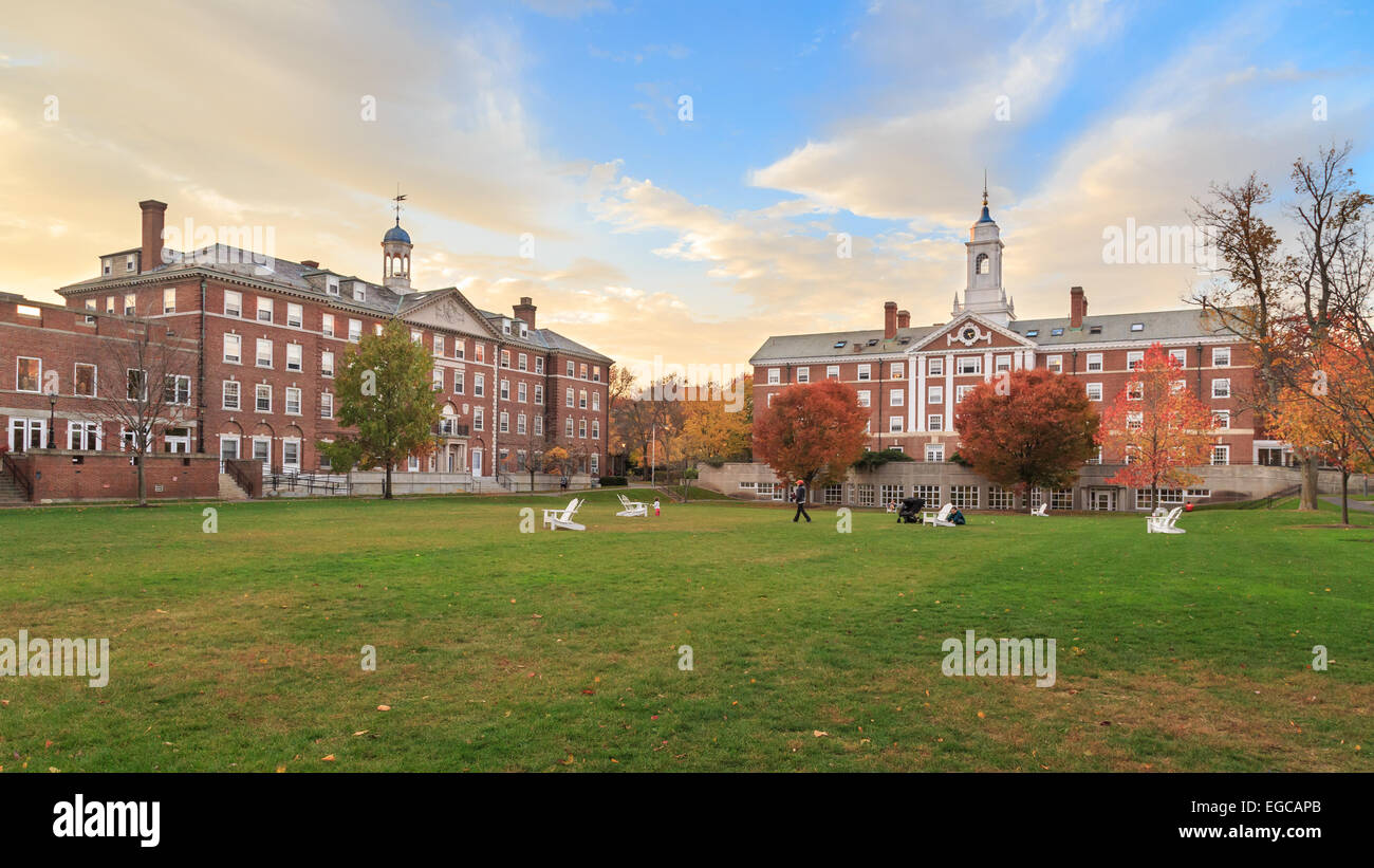 Radcliffe Quad alojamiento estudiante en el otoño de la Universidad de Harvard en Cambridge, MA, EE.UU. en noviembre de 2013. Foto de stock