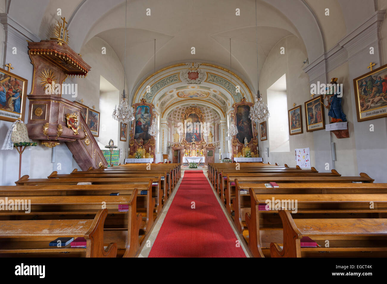 Iglesia parroquial de san Ladislao, Parndorf, norte de Burgenland, Burgenland, Austria Foto de stock