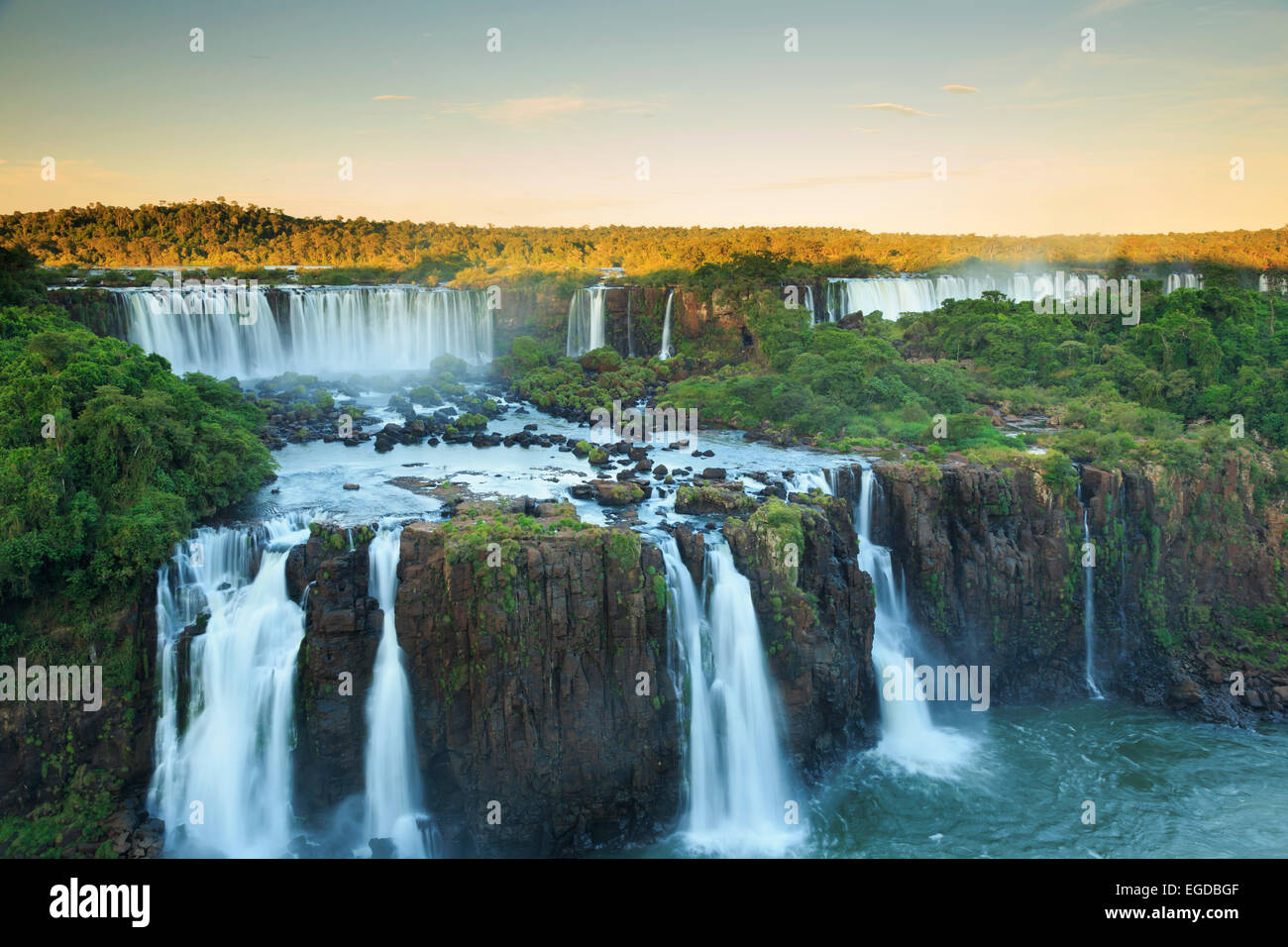 Brasil, Paraná, Parque Nacional Iguazu Falls (Cataratas do Iguacu) (UNESCO Sitio) Foto de stock