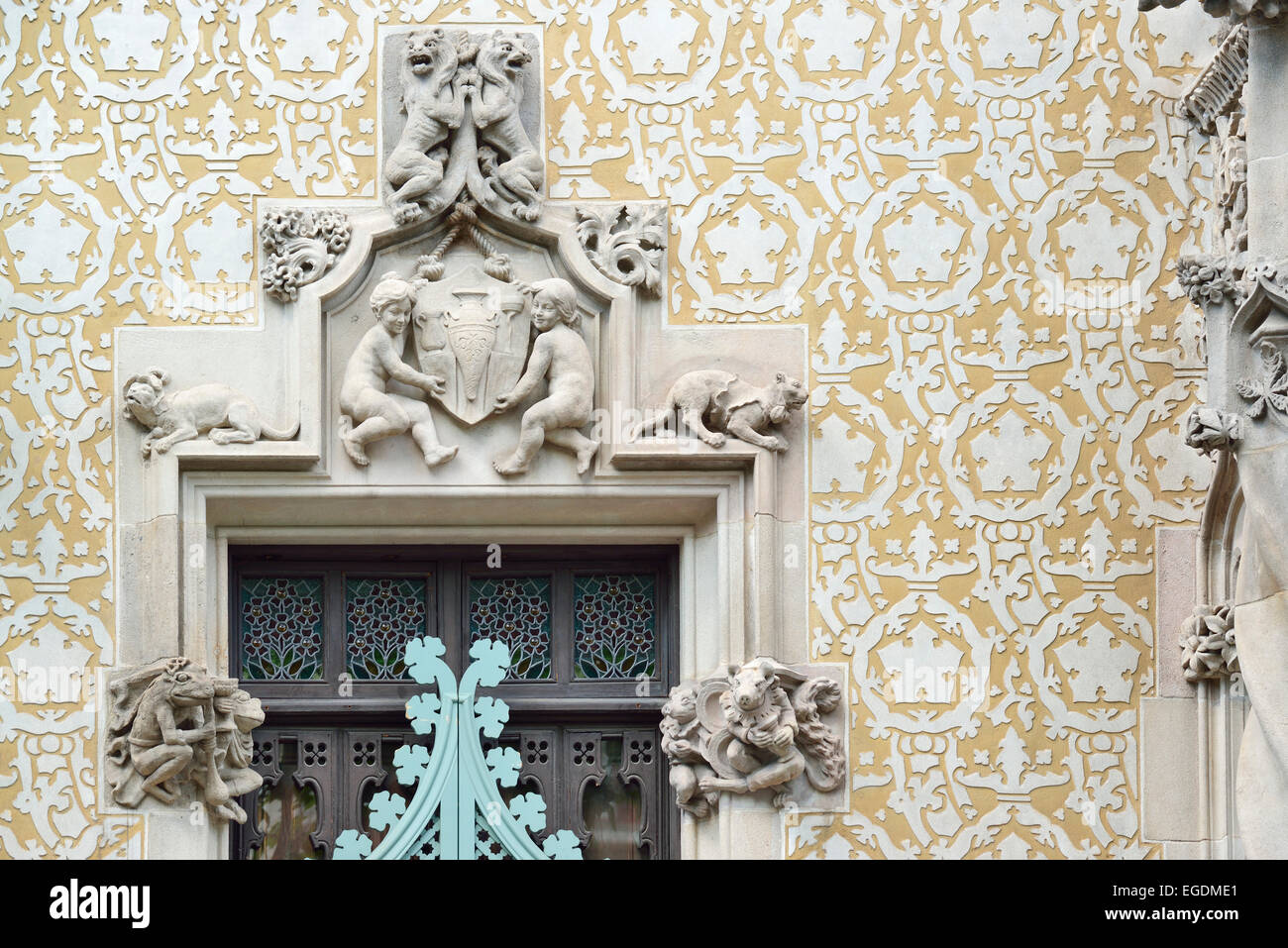 Casa Amatller, detalle de la fachada, del arquitecto Antoni Gaudí, Patrimonio Mundial de la UNESCO, la arquitectura modernista catalana, Art Nouveau, Eixample, Barcelona, Cataluña, España Foto de stock