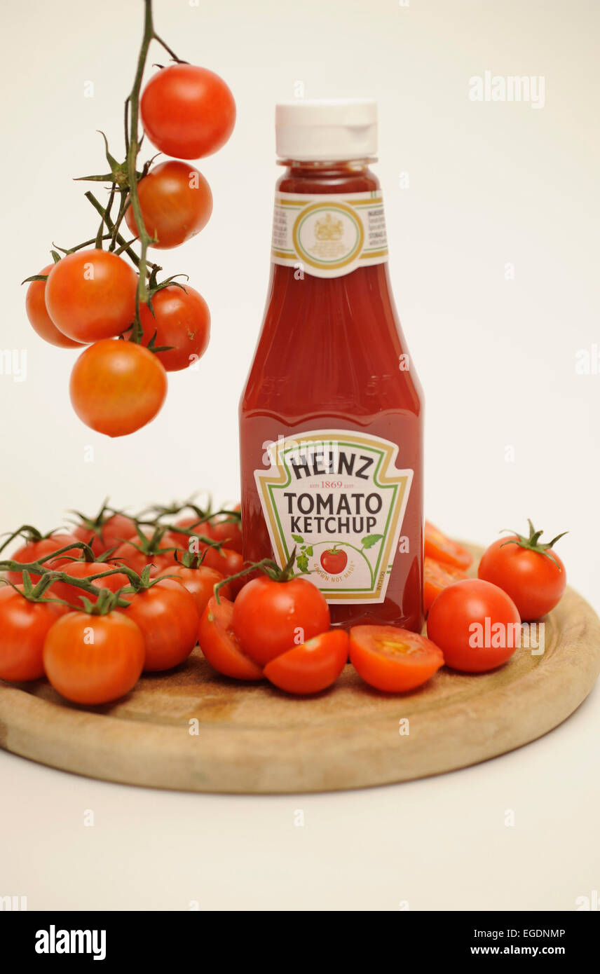 Tomate y ketchup. Foto de stock