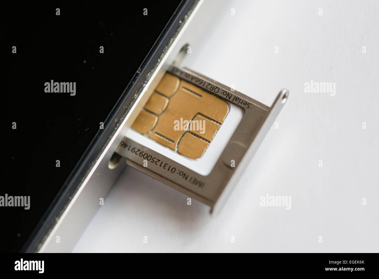 Un micro-SIM insertada en un Apple iphone 4 smartphone Fotografía de stock  - Alamy