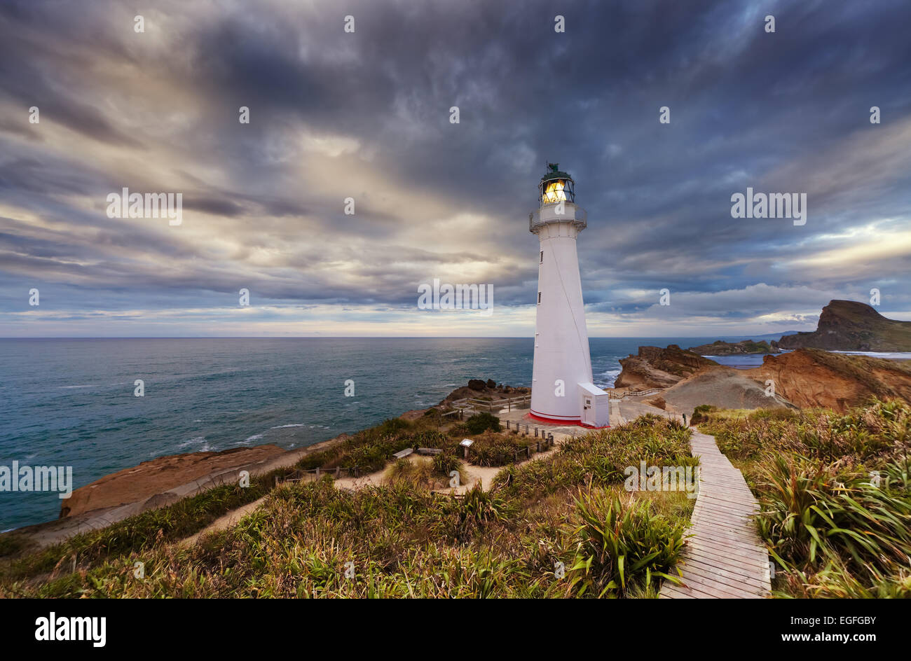 Castle Point Lighthouse al amanecer, Nueva Zelanda Wairarapa Foto de stock