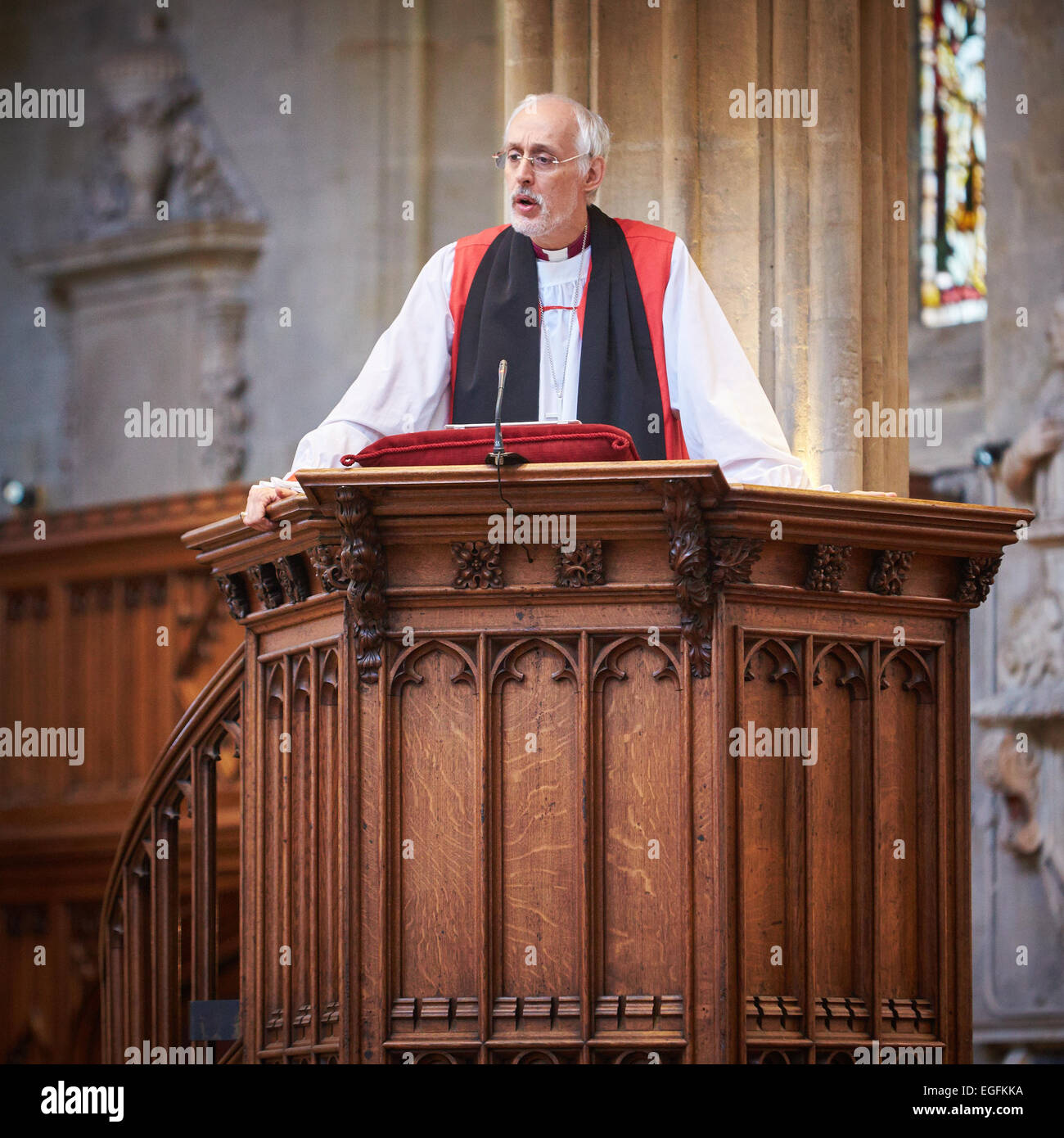 Pulpit sermon fotografías e imágenes de alta resolución - Alamy