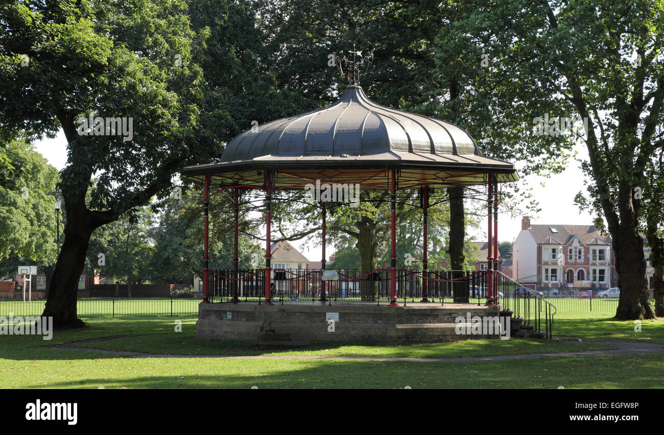 Rockingham Road Park, Kettering, Northamptonshire, espacios verdes, instalaciones recreativas Foto de stock