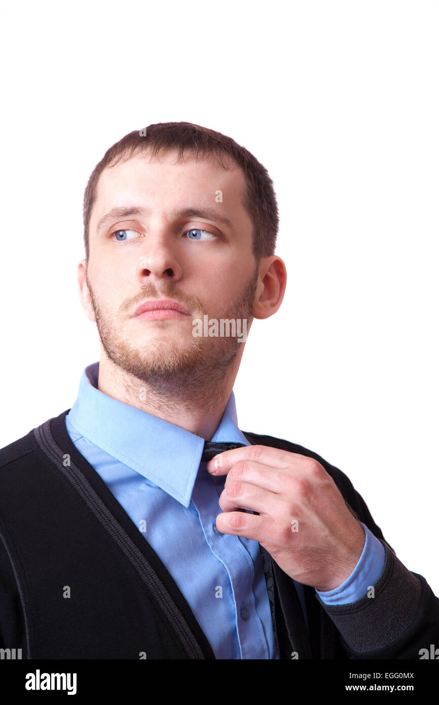 Negocio atractivo hombre endereza su corbata Foto de stock