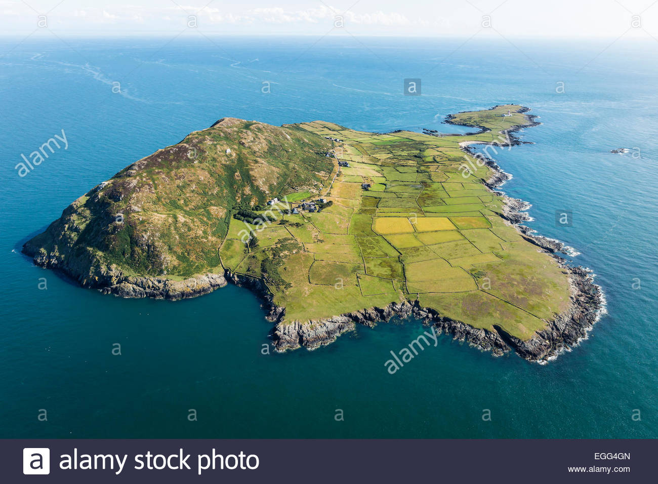 Fotografía aérea de la isla Bardsey, Península de Llyn, Gwynedd, Gales del Norte. Foto de stock