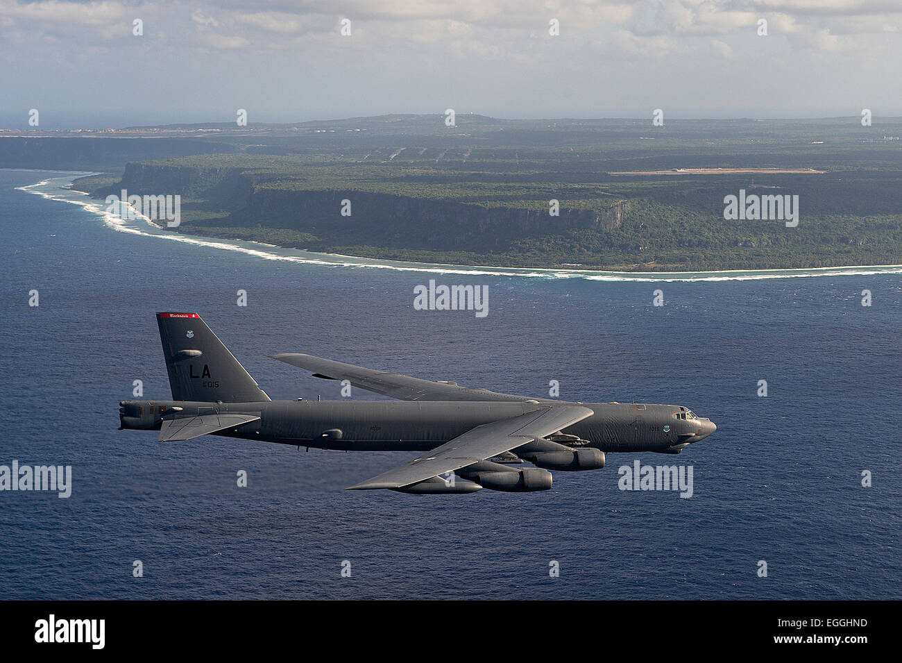 La Fuerza Aérea de EE.UU. B-52H Stratofortress bombardero estratégico desde el 96º Escuadrón de bombas expedicionaria durante el ejercicio Frente Norte Febrero 17, 2015 frente a la costa de Guam. Foto de stock