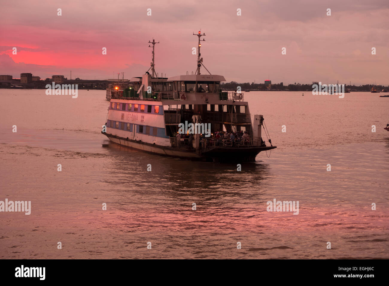 Alquiler de barco en el río Mekong, Vietnam Foto de stock