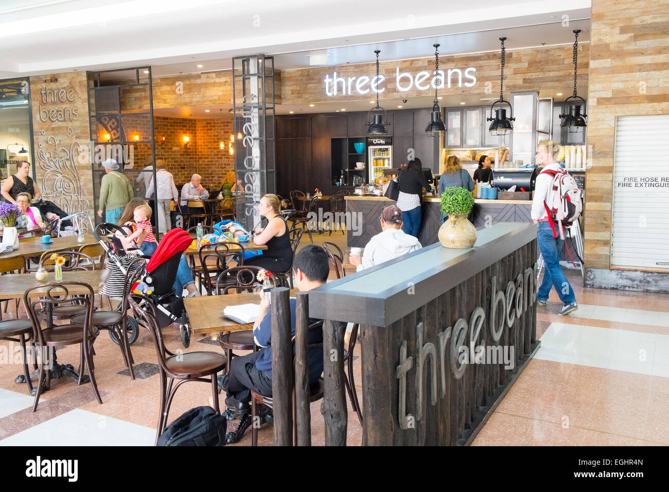 Tres granos de café en una cafetería del centro comercial de Sydney,  Australia Fotografía de stock - Alamy