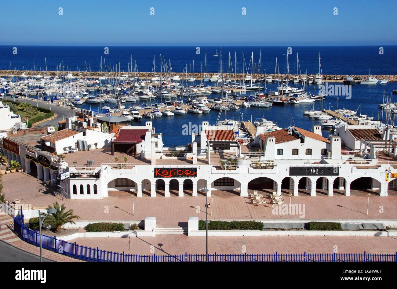 Vista elevada del puerto de Roquetas de Mar, provincia de Almería,  Andalucía, España, Europa Occidental Fotografía de stock - Alamy