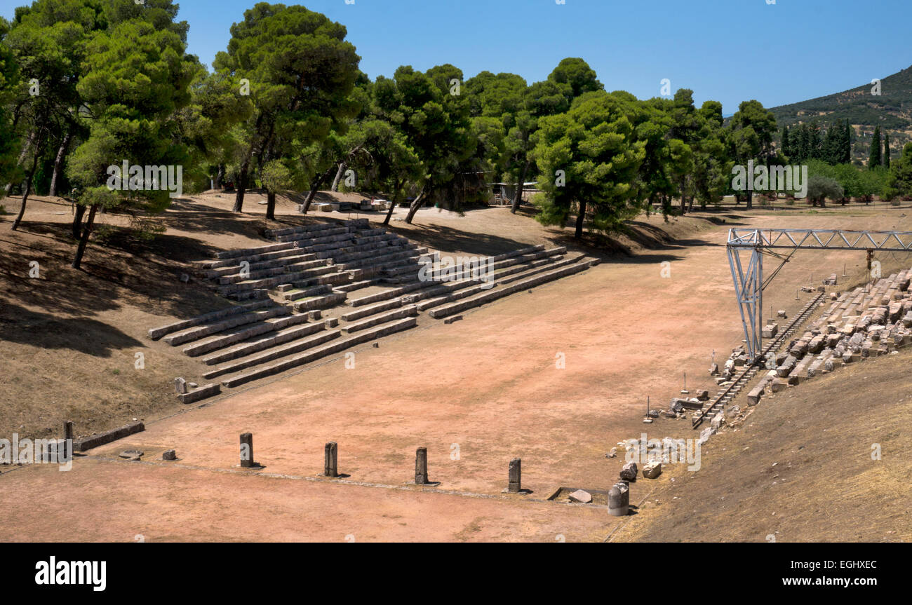 Antiguo del Siglo 5 BC Stadium de Epidauro, Argolida, Peloponeso, Grecia, Europa Foto de stock