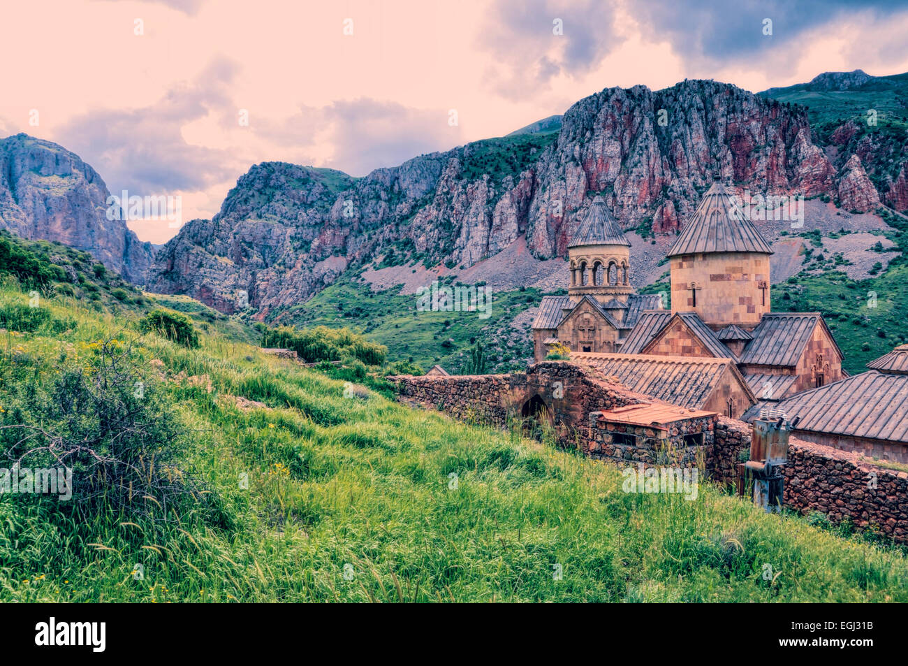 Monasterio Novarank escénica en Armenia, famoso destino turístico Foto de stock
