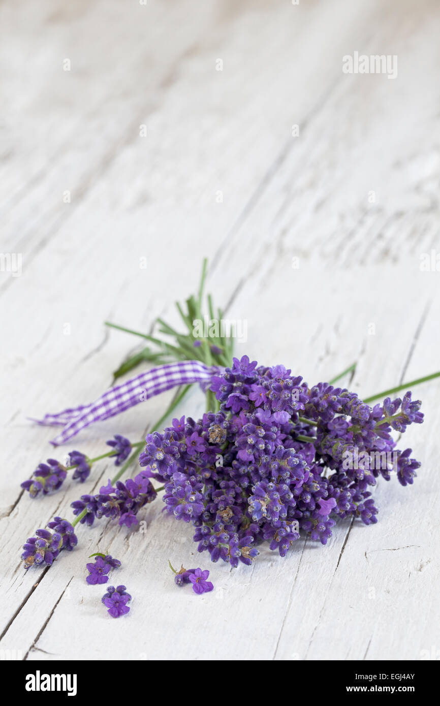 Lavendel, Blüten, Duft, Strauß, Holz Foto de stock