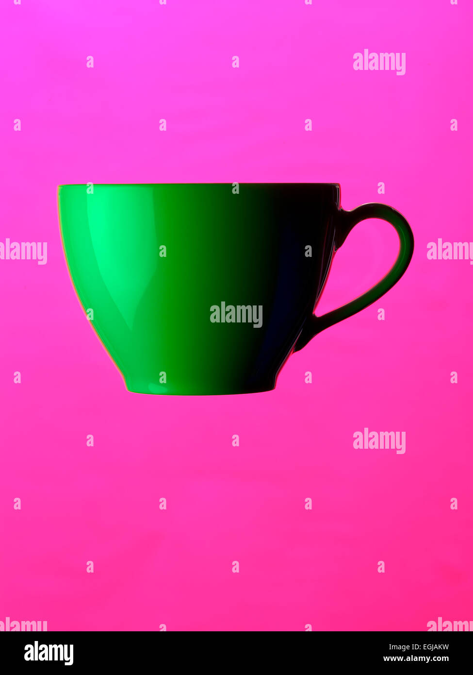 Taza de Té Verde en rosado Foto de stock