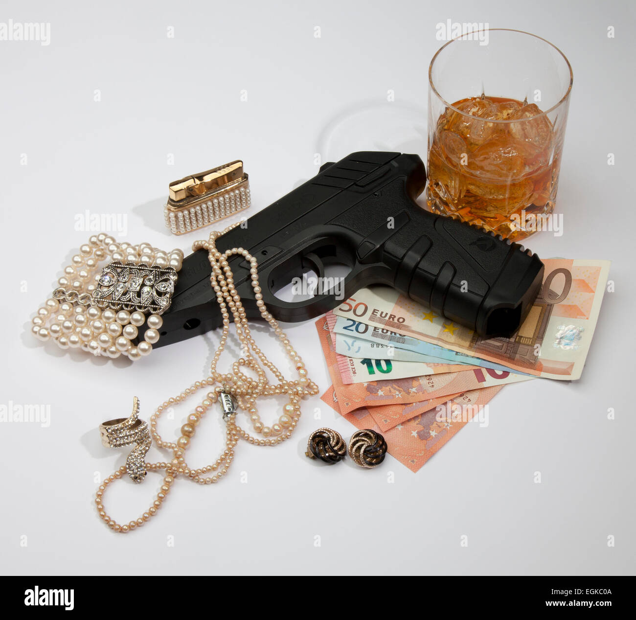 Gangster gun mafia jewels robbery fotografías e imágenes de alta resolución  - Alamy