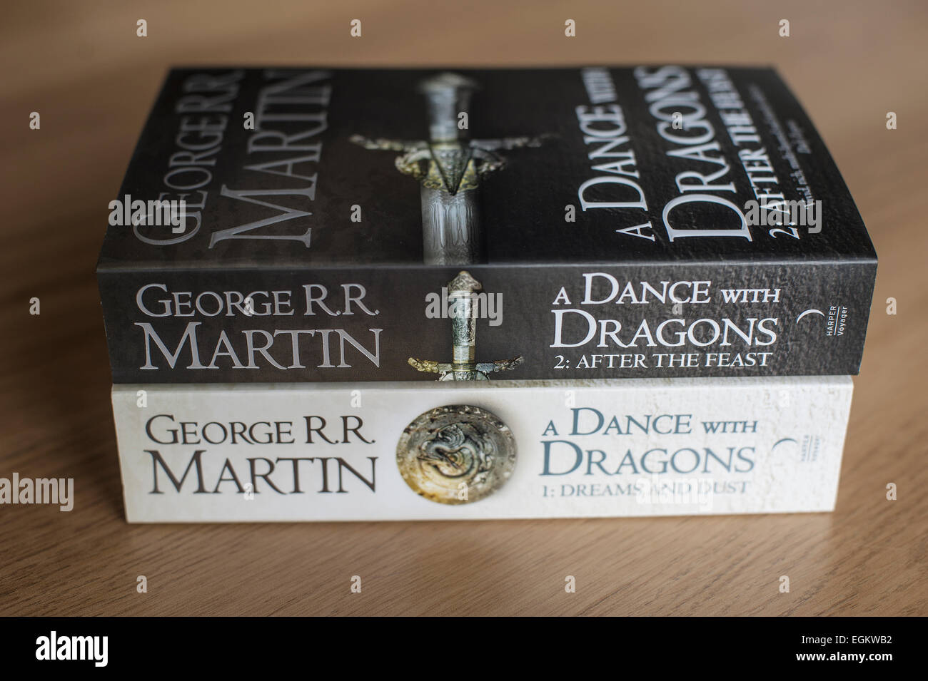 Un Baile con dragones de los Volúmenes 1 y 2. George RR Martin. Foto de stock