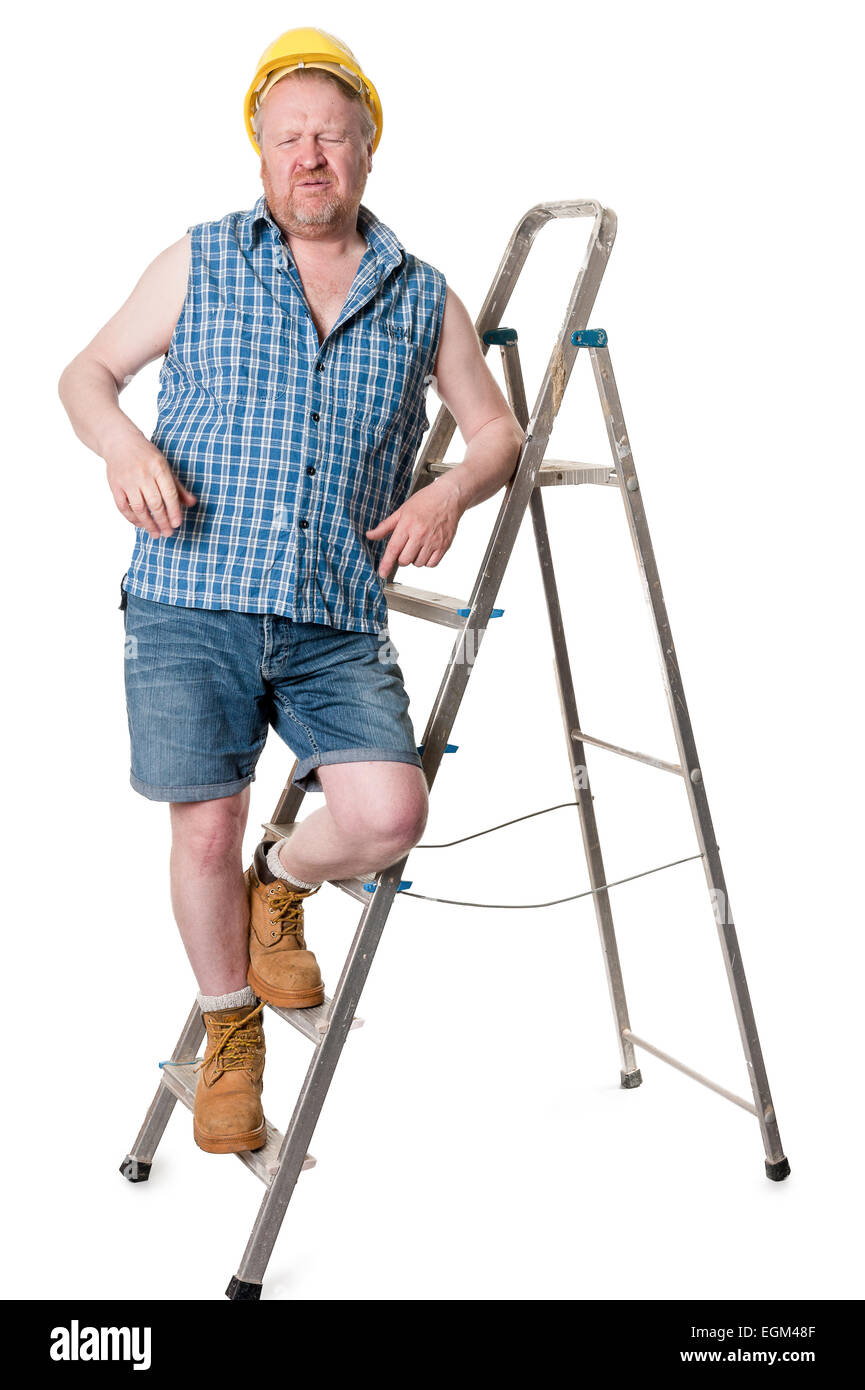 Obrero en casco en la escalera gesticulaciones, aislado en blanco Foto de stock