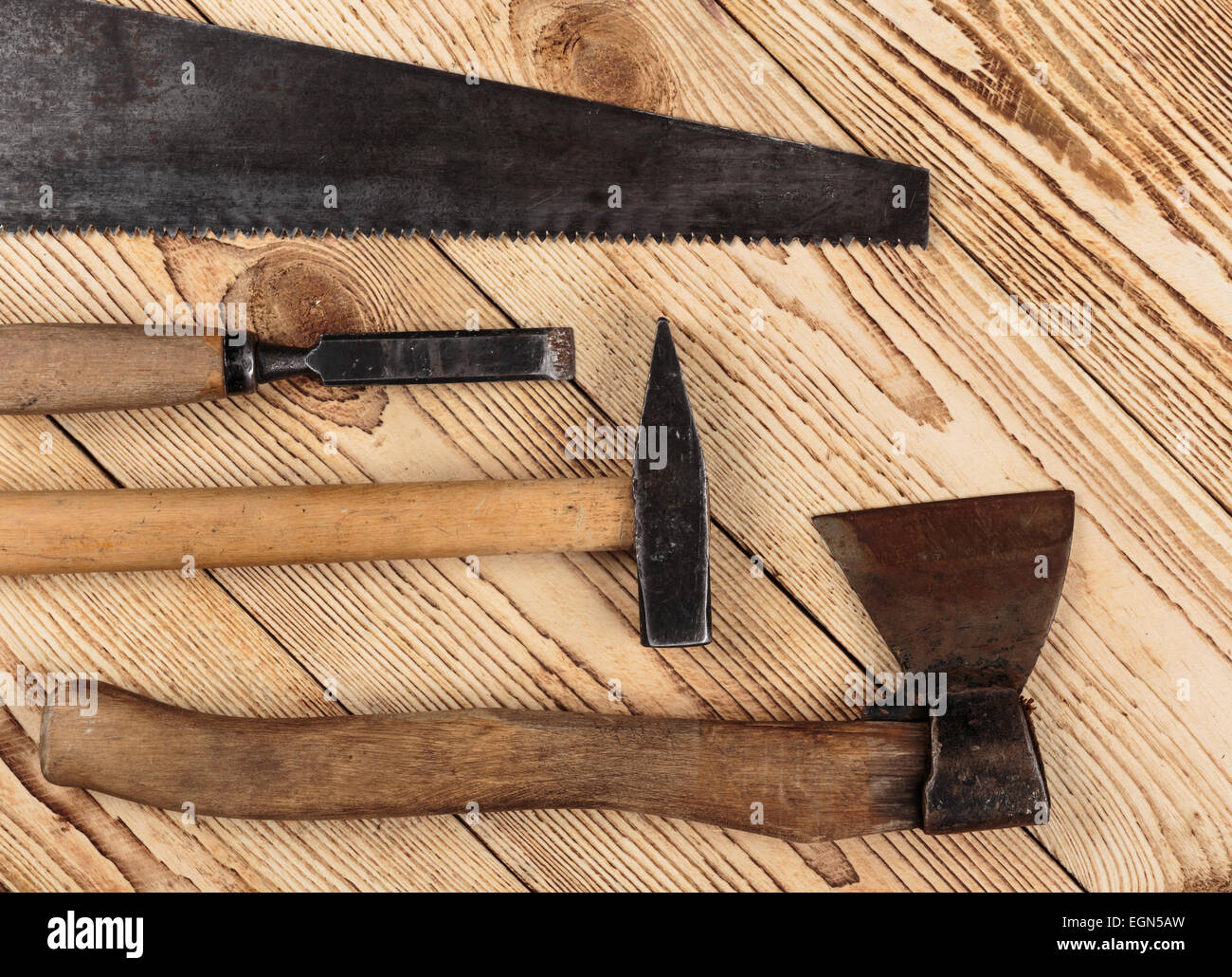 Las herramientas de la Carpintería Antigua sobre un fondo de madera  Fotografía de stock - Alamy